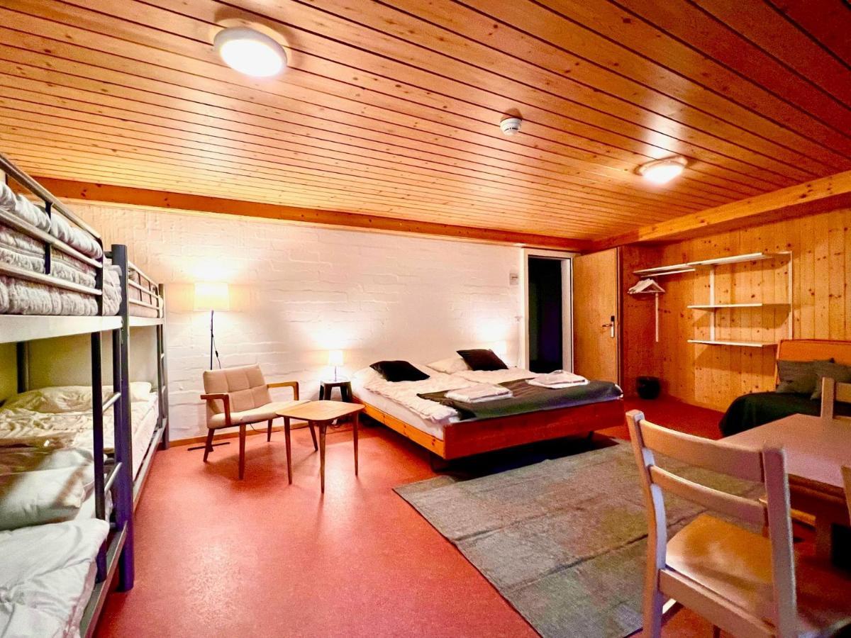 Familienzimmer (6 Erwachsene) mit Gemeinschaftsbad